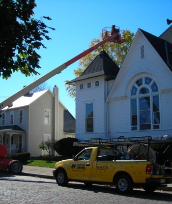 Residential Wildlife Control using lift in Daytona Beach.